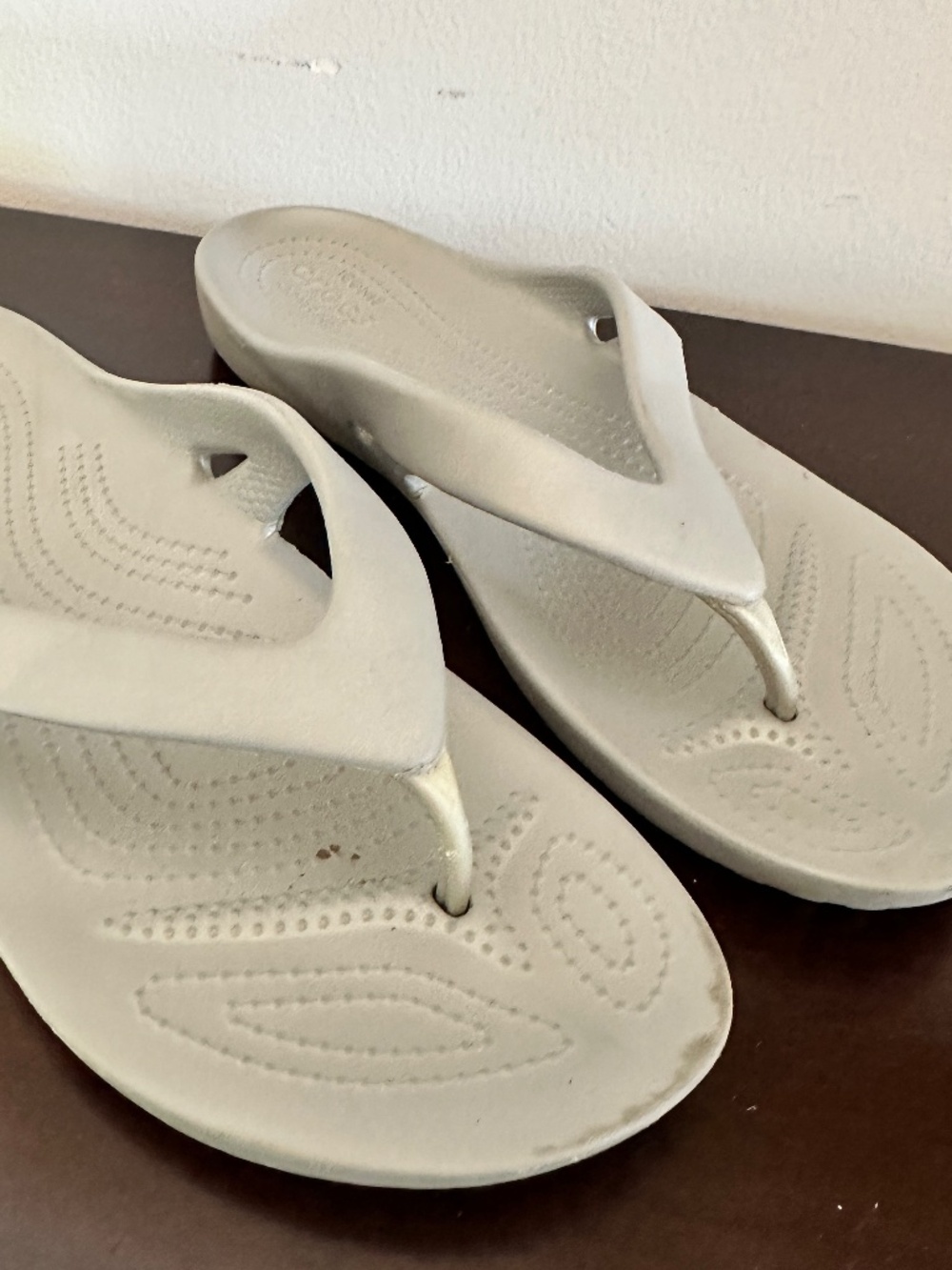 Crocs AthensLight Gray Sandals Women's Size 11 Slip On Flip Flops Thongs Summer - Picture 2 of 8